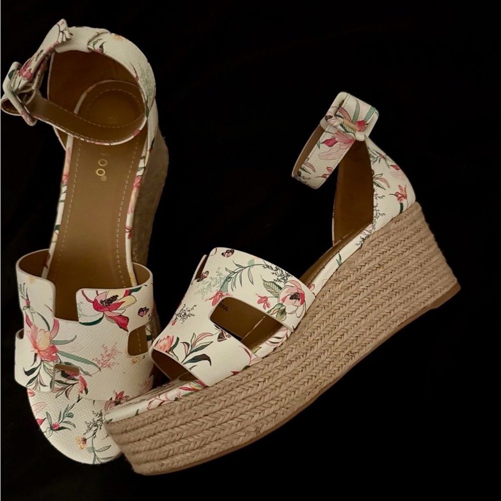 BAMBOO White Floral Wedge Sandals